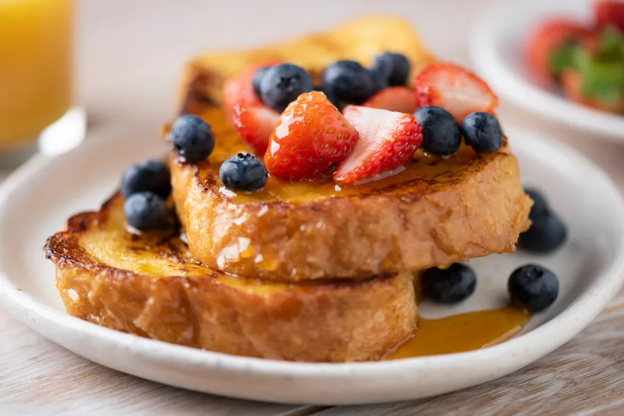 Pico Pica Rico | French Toast with Berries - Traditional French Toast with Cinnamon, Sugar. Topped with fresh Berries & Golden Maple Syrup. 